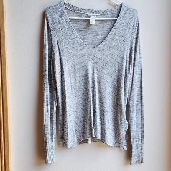 H&M Light Gray V-Neck Jersey Size Medium - Picture 8 of 15